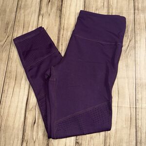 Zyia Active Light Tight 7/8 Leggings Size 6-8 Perforated Ribbed Moto Blackberry
